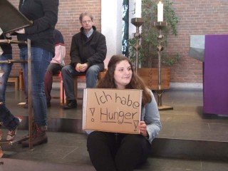 "Hunger nach mehr!" lautete das Motto des diesjährigen Placida-Tages. Schülerinnen zeigten ein Rollenspiel. Foto: SMMP/Hofbauer