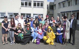 Ghostbuster, Polizistin, Personenschützer: Die AHR- und FHR-Schülerinnen und -Schüler kostümierten sich berufsbezogen. Foto: SMMP/Hofbauer