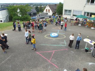 Auf dem Schulhof fand jetzt erstmals eine große Sommerparty statt. Foto: SMMP/Hofbauer