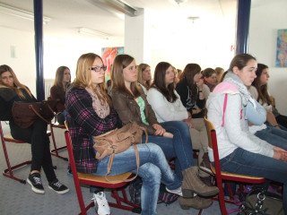 Die "Placida"-Schülerinnen und -Schüler hörten interessiert zu. Foto: SMMP/Hofbauer