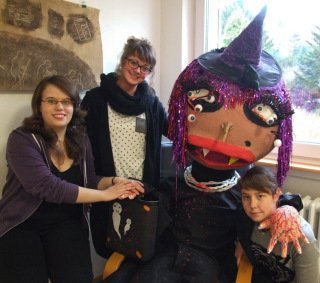 Daniela Utke, Vanessa Machura und Sabrina Zgraja (v.l.) und die "horrormäßige" Frieda. Foto: SMMP/Hofbauer