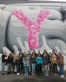 Schülerinnen und Schüler der AHR 13 fuhren zur Street-Art-Galerie nach Dortmund. Foto: SMMP